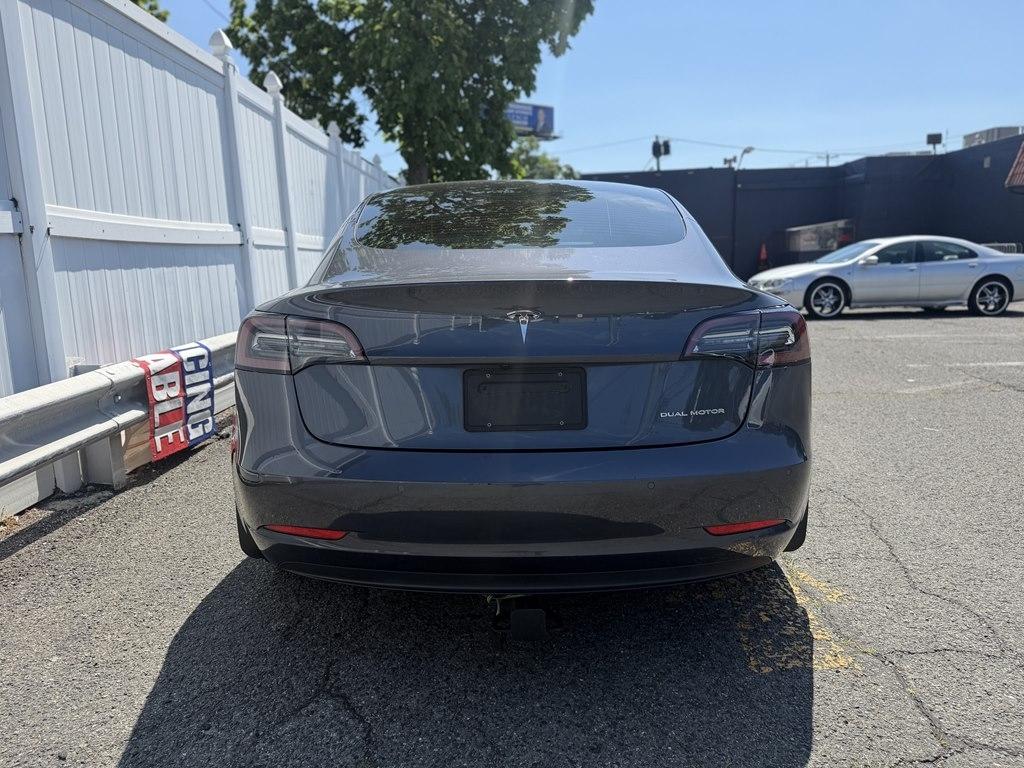 Tesla Model 3  2022