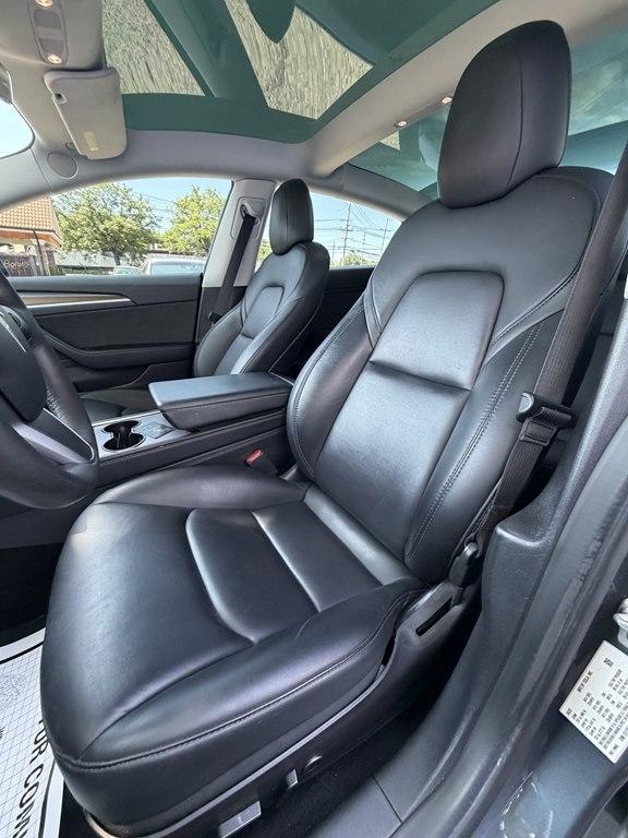 Tesla Model 3  2022