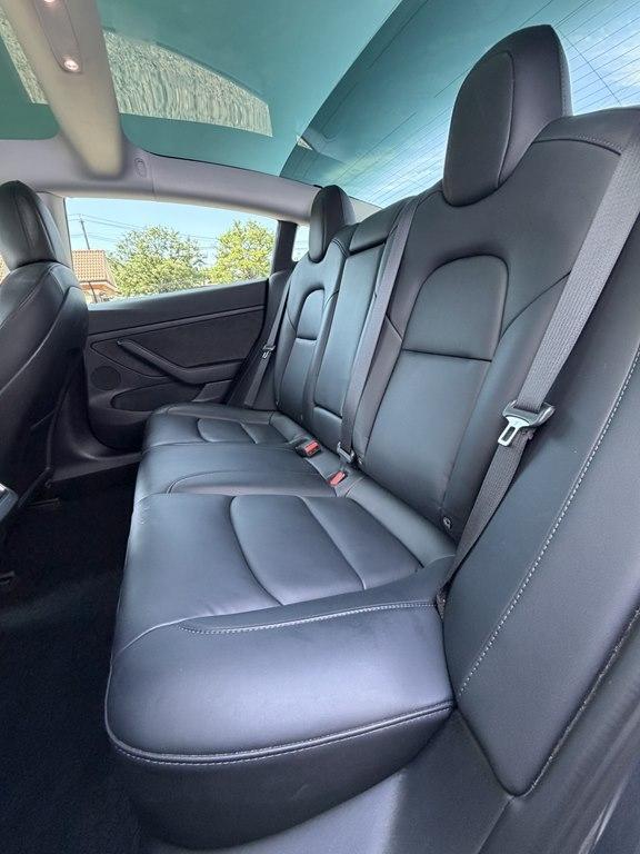 Tesla Model 3  2022