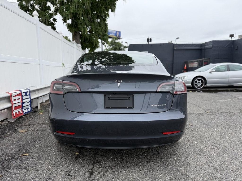 Tesla Model 3  2022