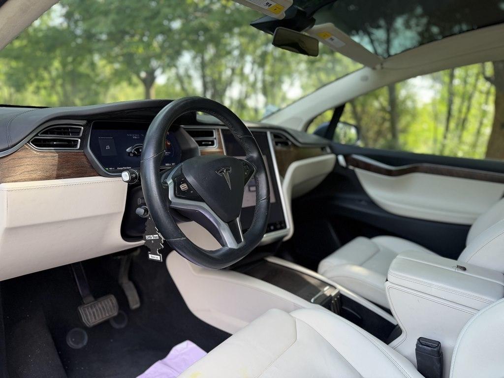 Tesla Model X  2018