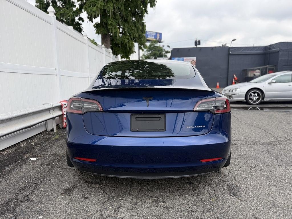 Tesla Model 3  2021