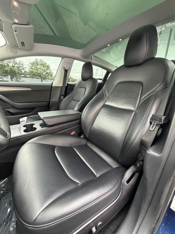 Tesla Model 3  2021