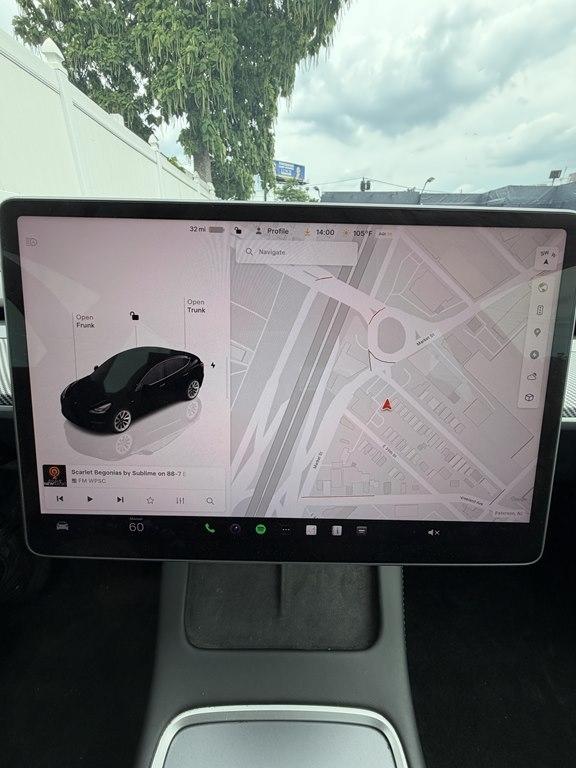 Tesla Model 3  2022
