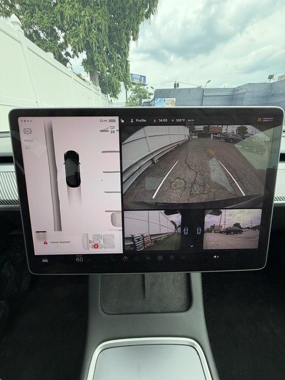 Tesla Model 3  2022