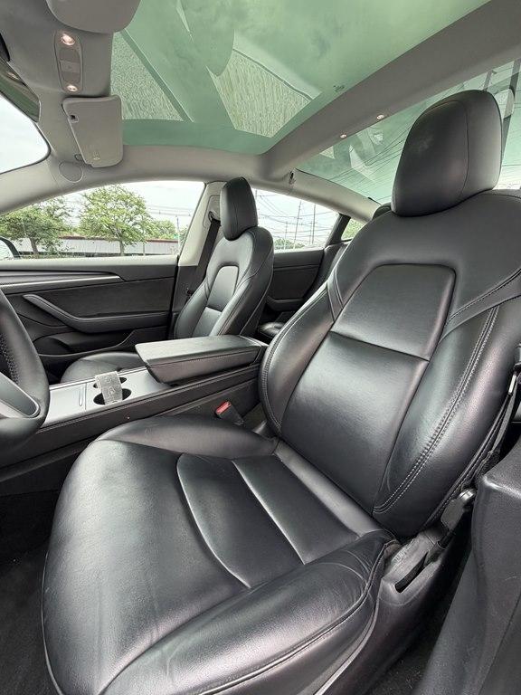 Tesla Model 3  2022