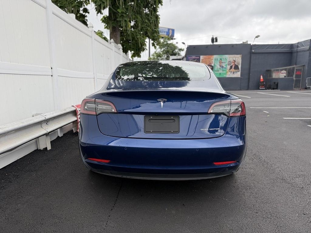 Tesla Model 3  2022