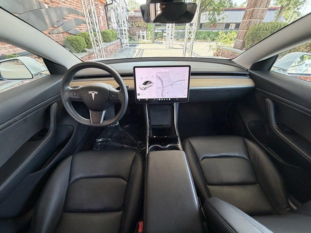 Tesla Model 3  2019