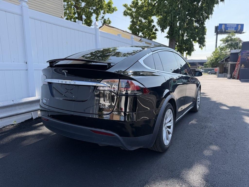 Tesla Model X  2019