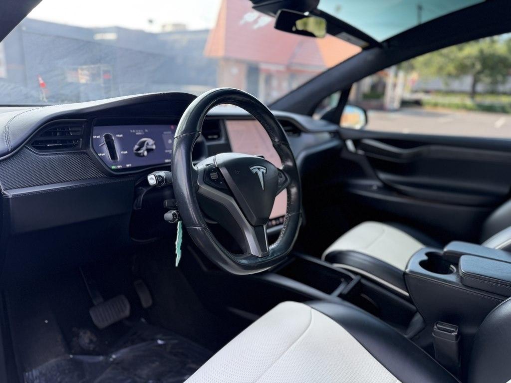Tesla Model X  2019