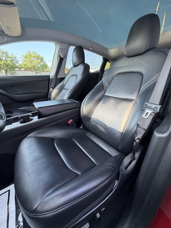 Tesla Model Y  2021