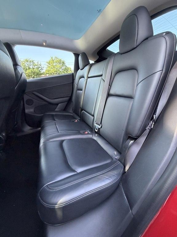 Tesla Model Y  2021