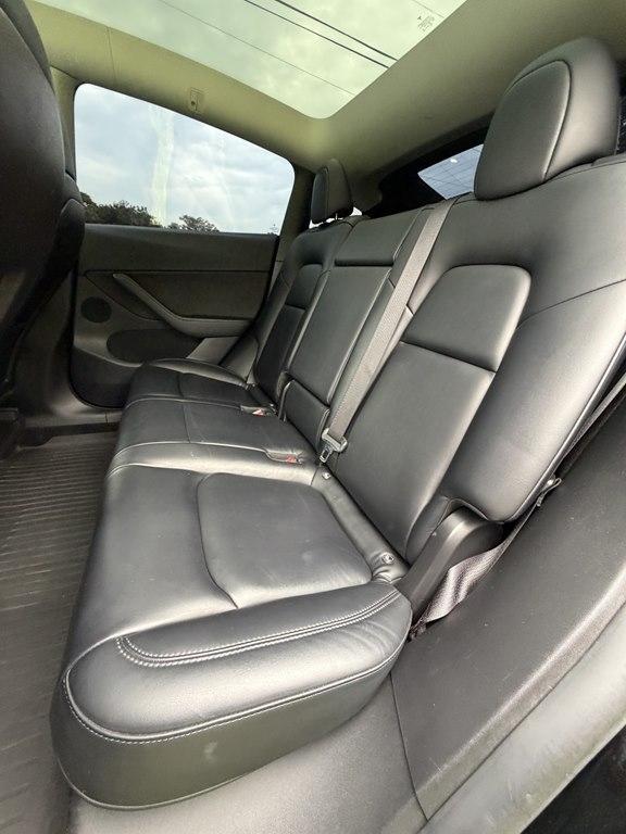 Tesla Model Y  2021