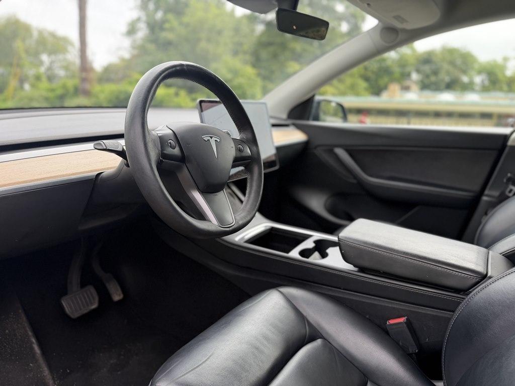Tesla Model Y  2021