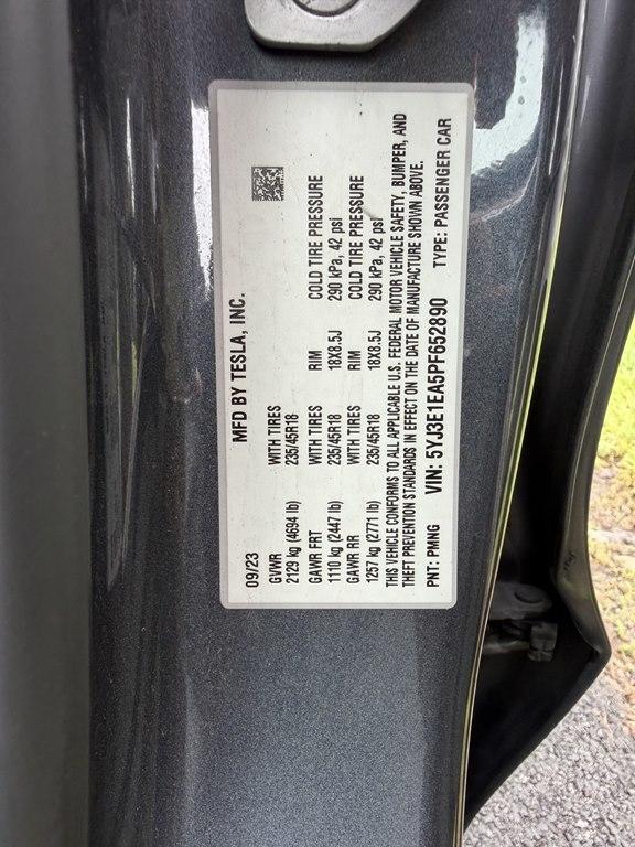 Tesla Model 3  2023