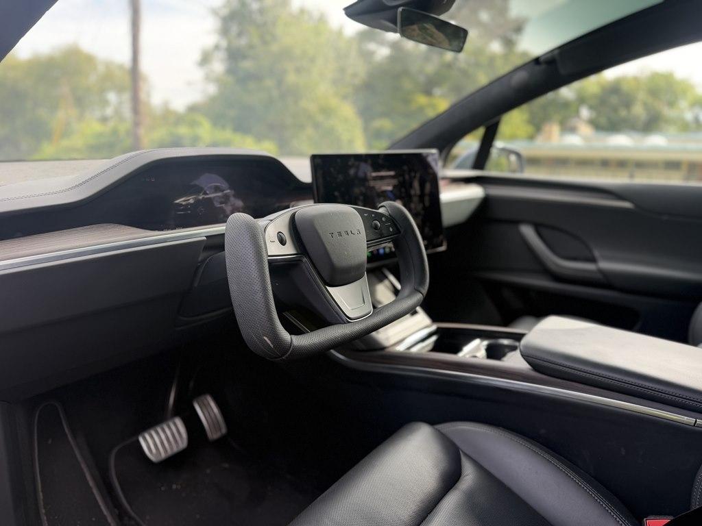 Tesla Model X  2023