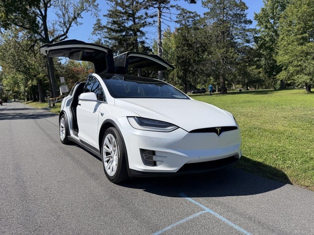 Tesla Model X  2021