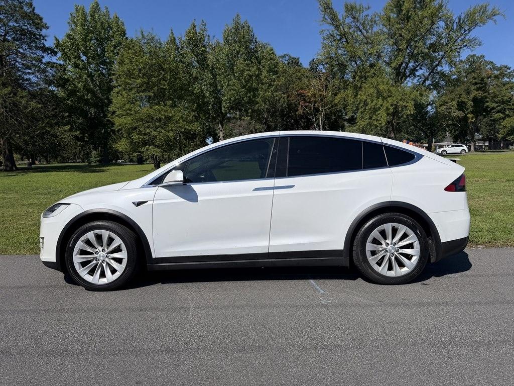 Tesla Model X  2021