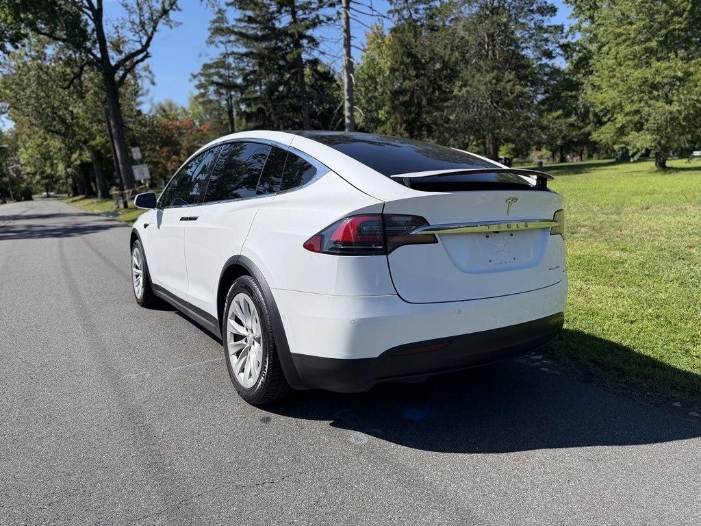 Tesla Model X  2021