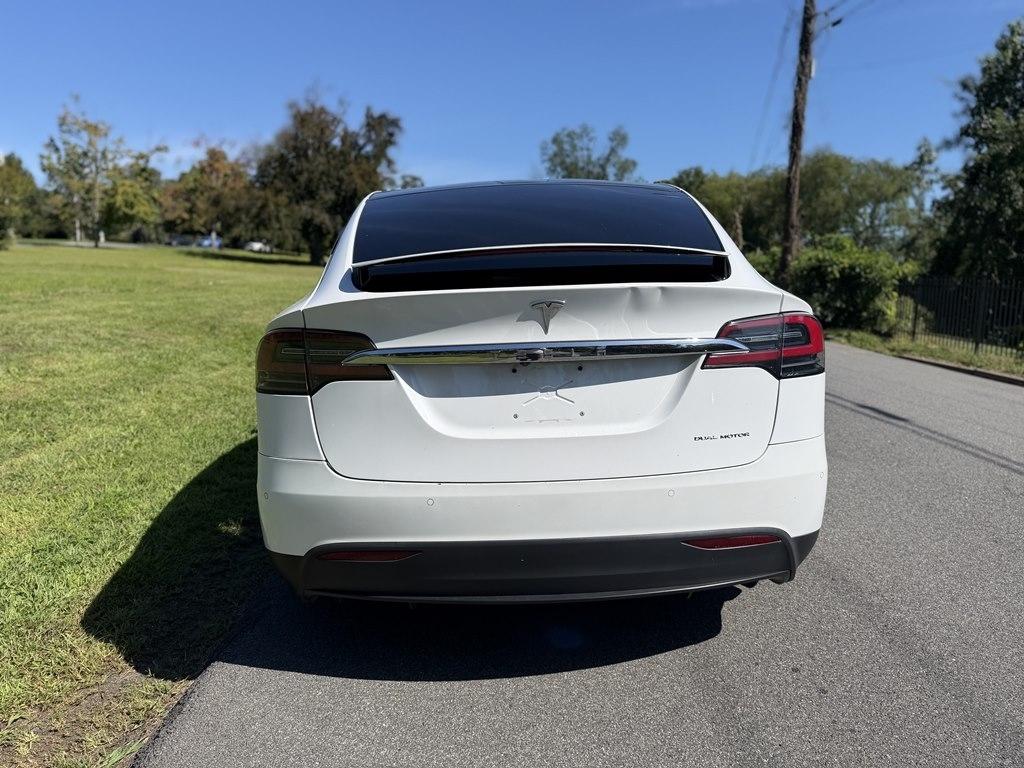 Tesla Model X  2021