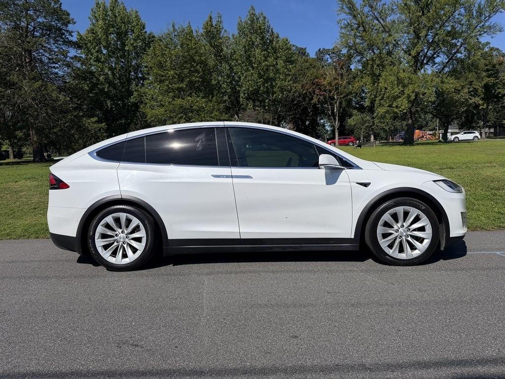 Tesla Model X  2021