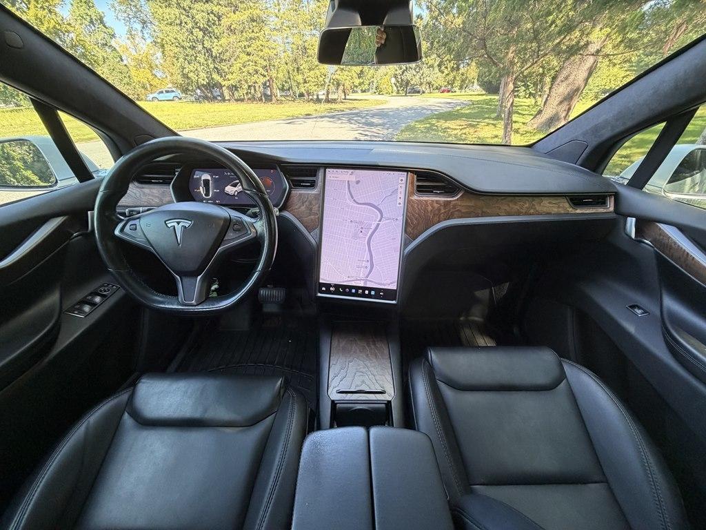Tesla Model X  2021