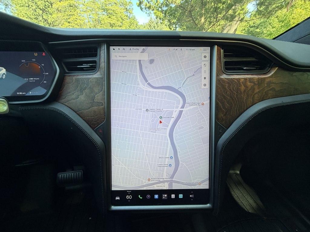 Tesla Model X  2021