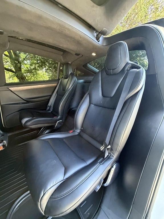 Tesla Model X  2021