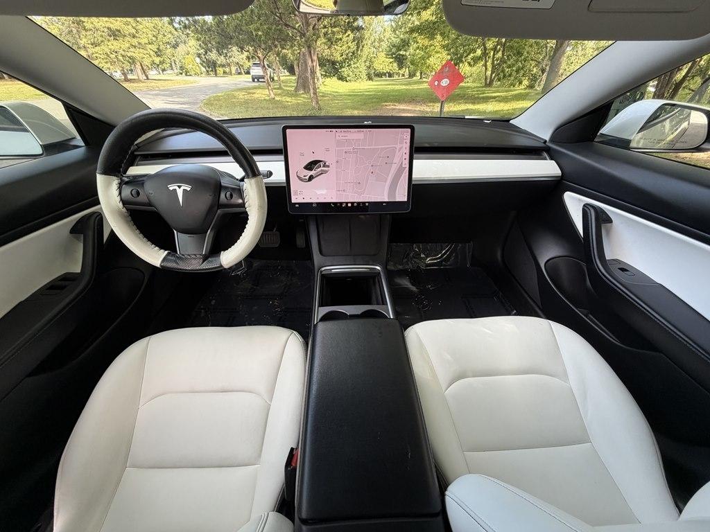 Tesla Model 3 photo 9