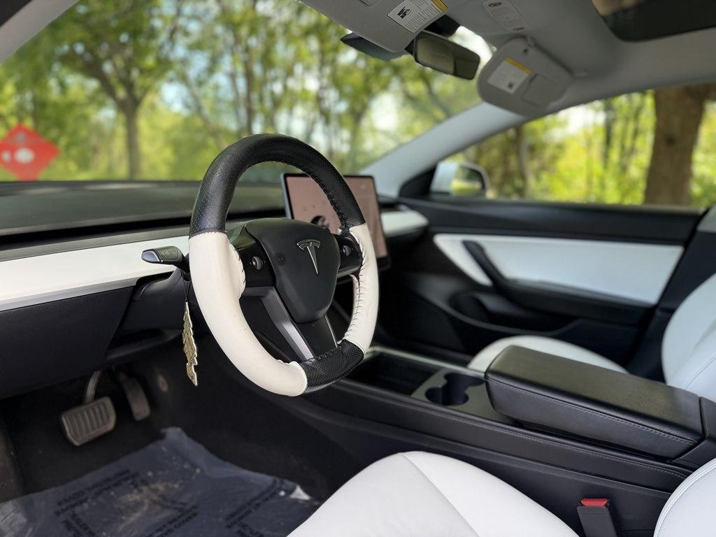 Tesla Model 3 photo 10