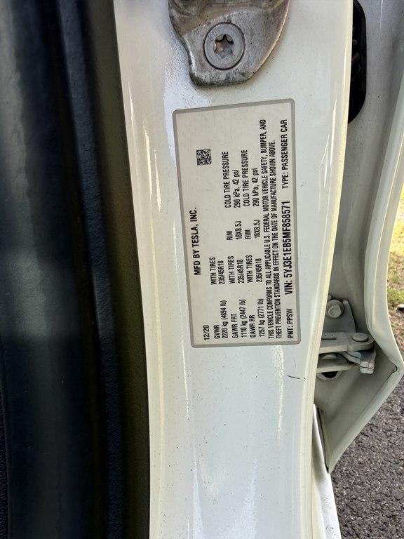 Tesla Model 3 photo 16
