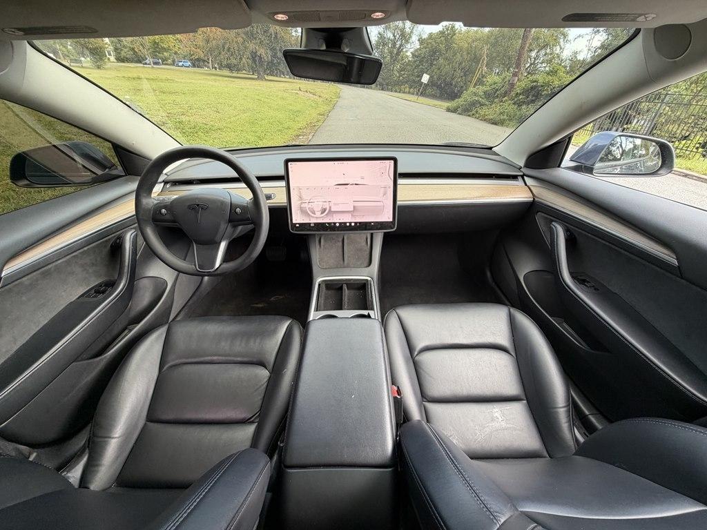 Tesla Model 3 photo 9