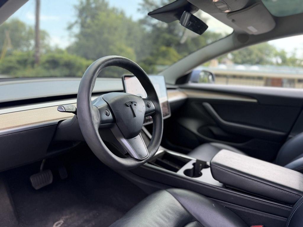 Tesla Model 3 photo 10