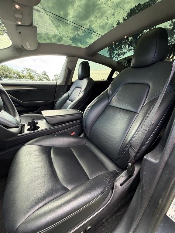 Tesla Model 3 photo 14