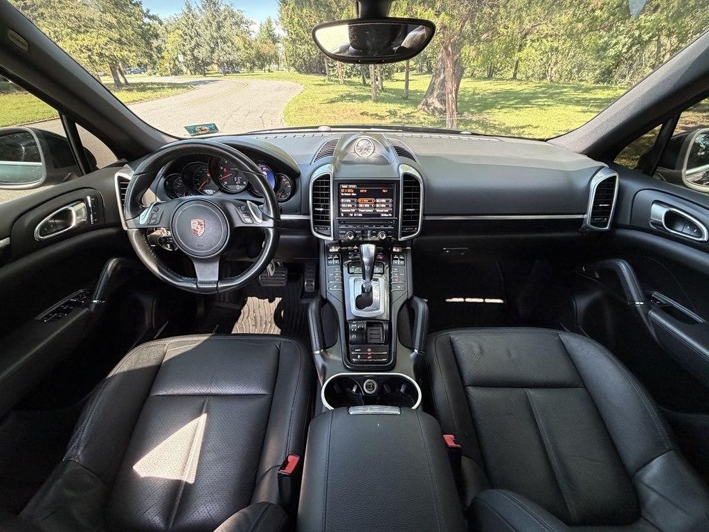 Porsche Cayenne  2012