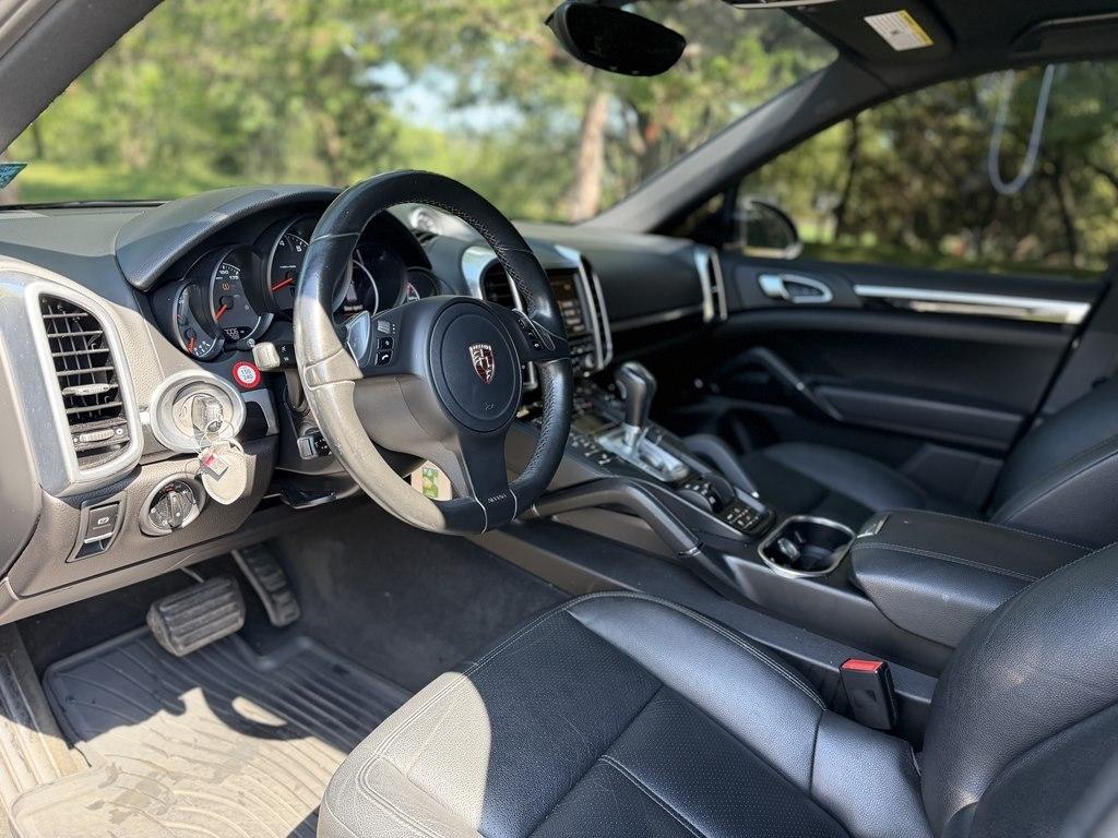 Porsche Cayenne  2012