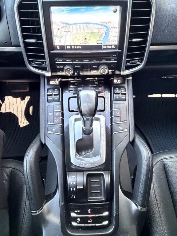 Porsche Cayenne  2012