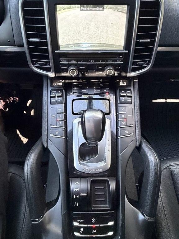 Porsche Cayenne  2012