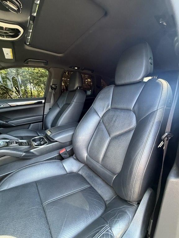 Porsche Cayenne  2012