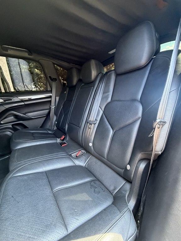 Porsche Cayenne  2012