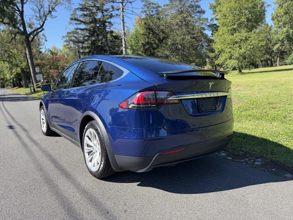 Tesla Model X photo 5