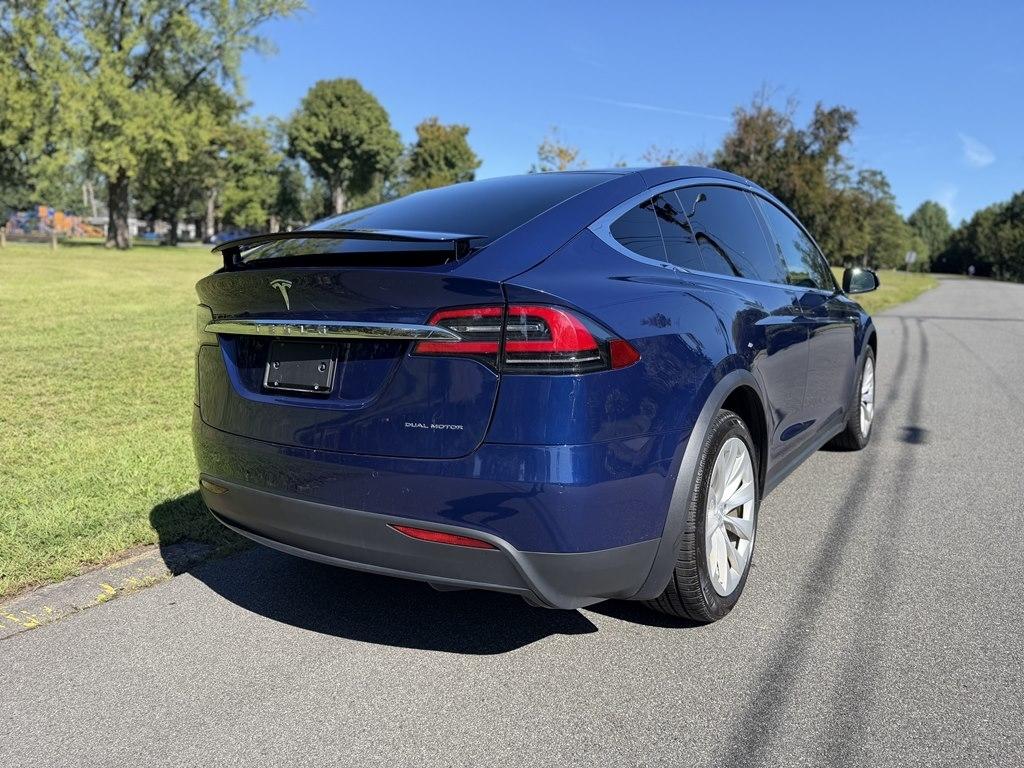 Tesla Model X photo 7