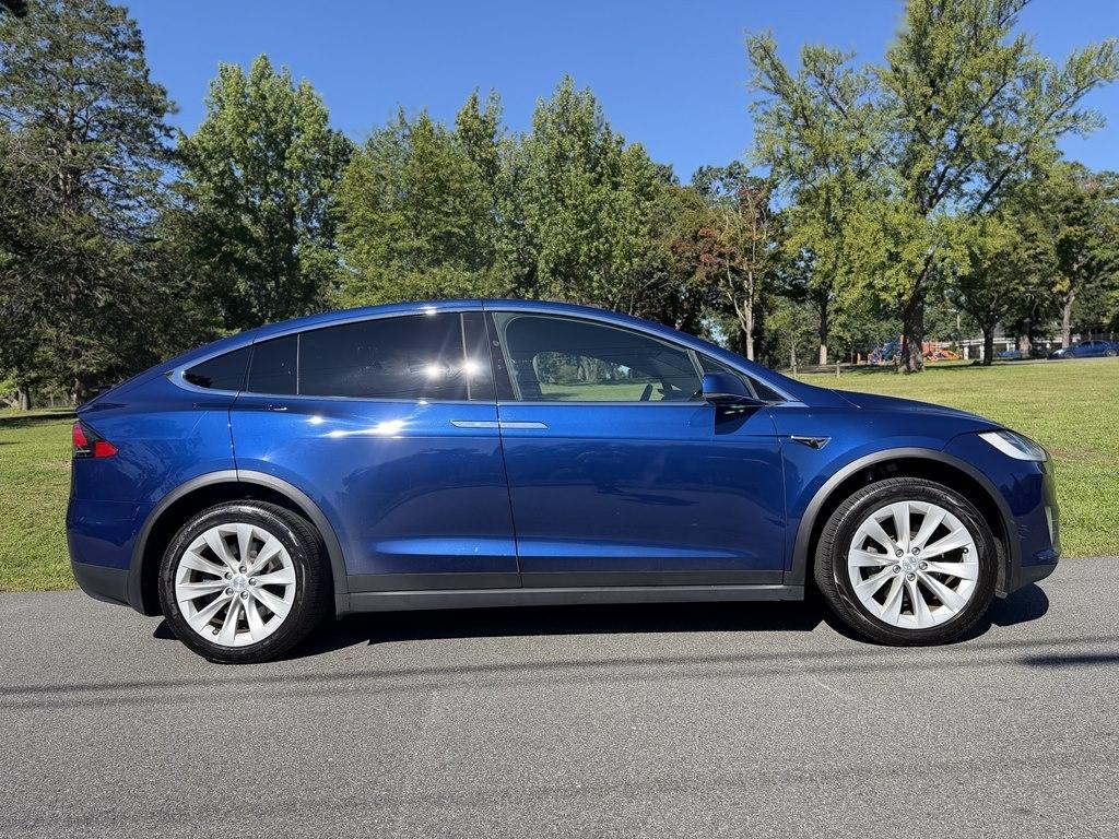 Tesla Model X photo 8