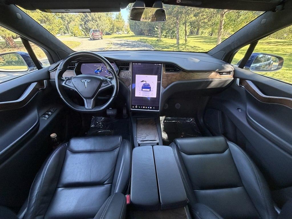 Tesla Model X photo 9