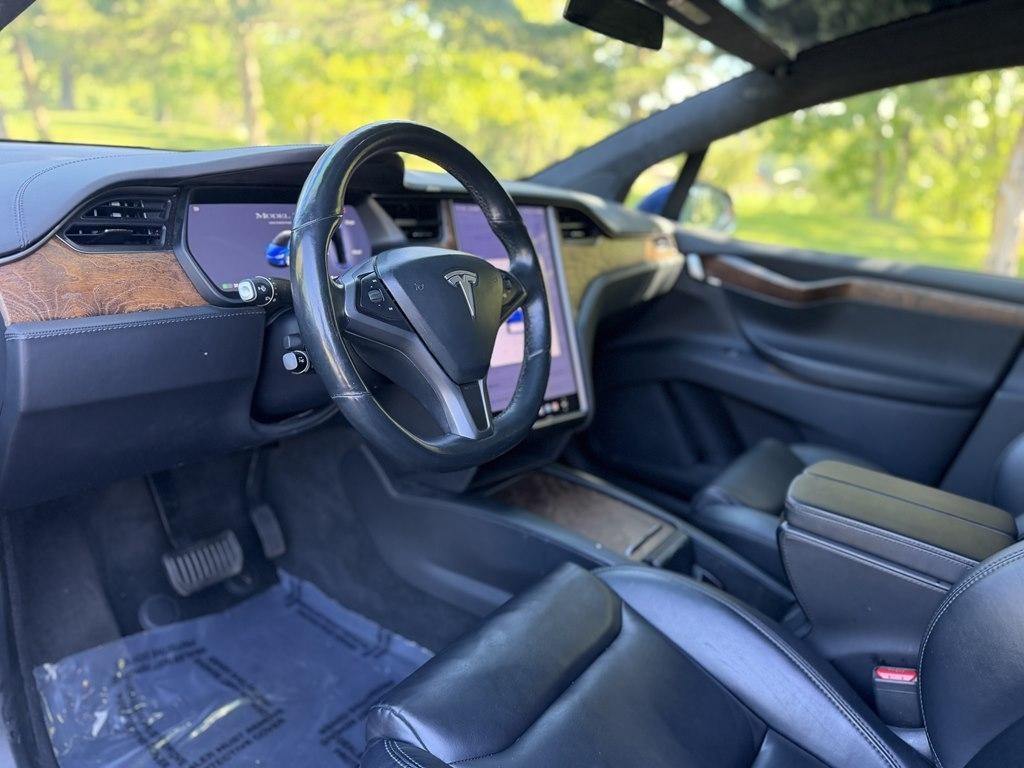 Tesla Model X photo 10