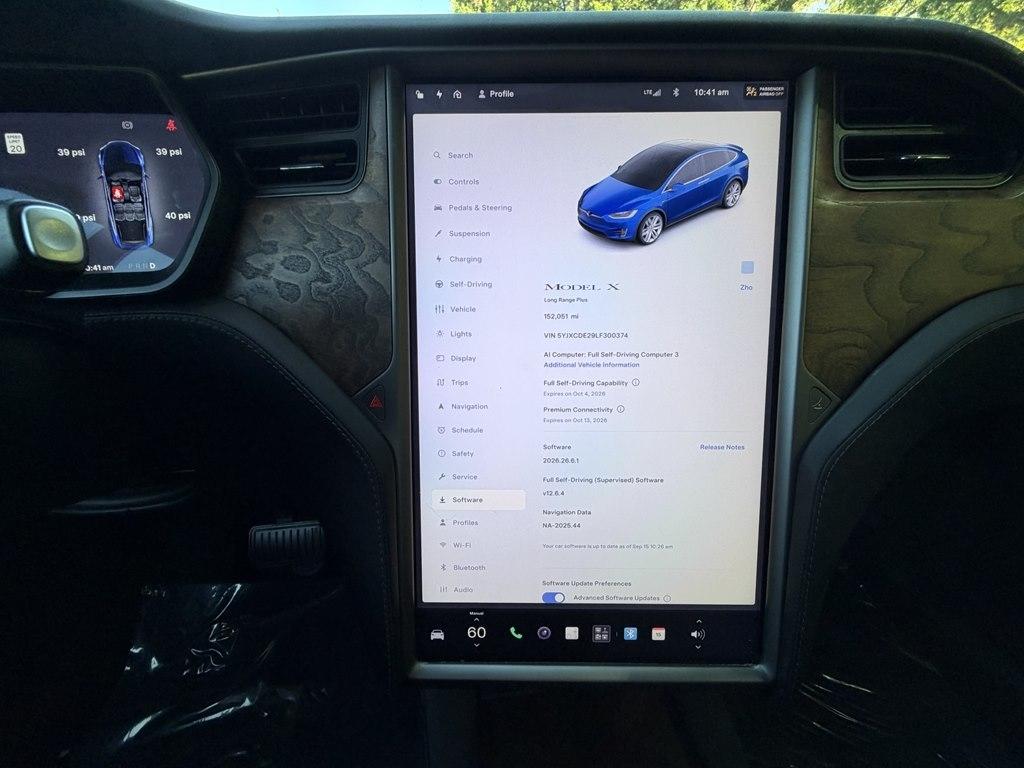 Tesla Model X photo 11