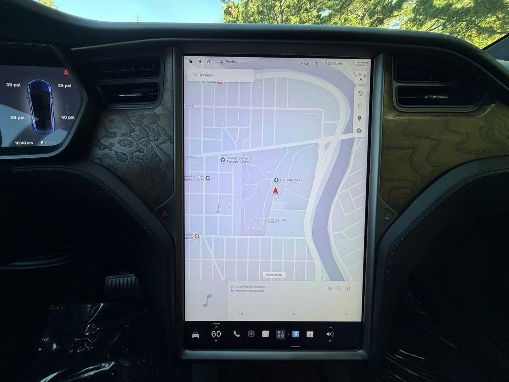 Tesla Model X photo 12