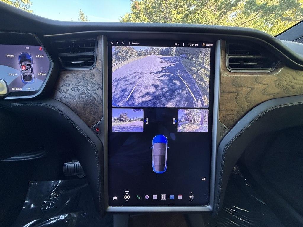 Tesla Model X photo 13
