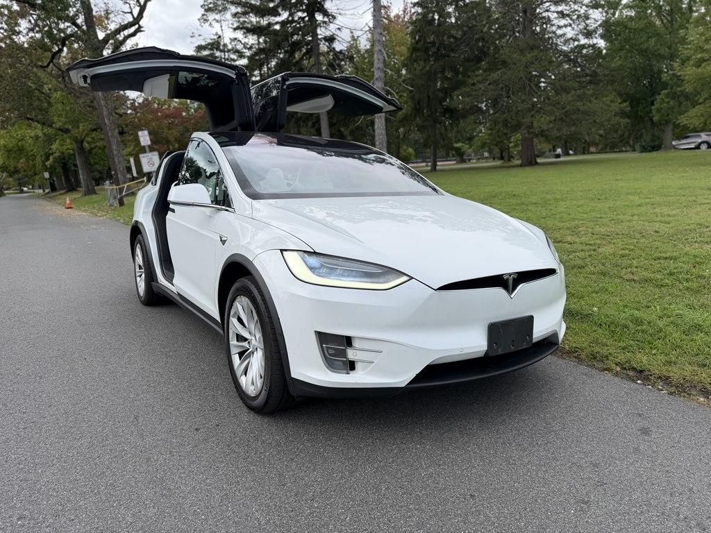 Tesla Model X  2020