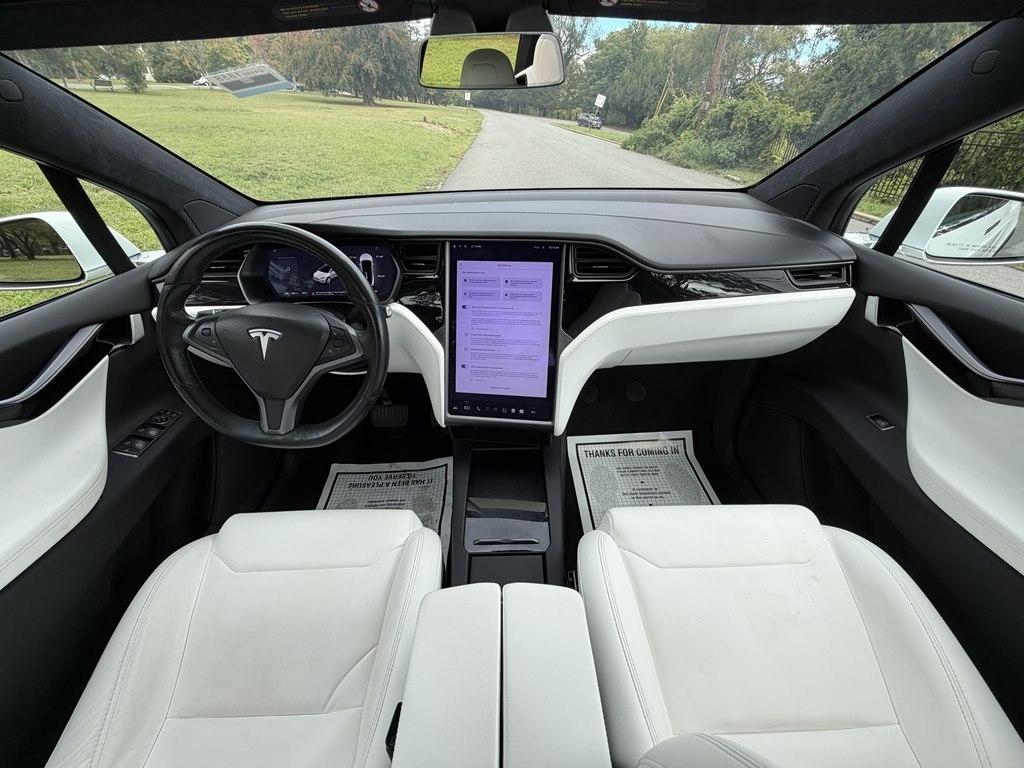 Tesla Model X  2020
